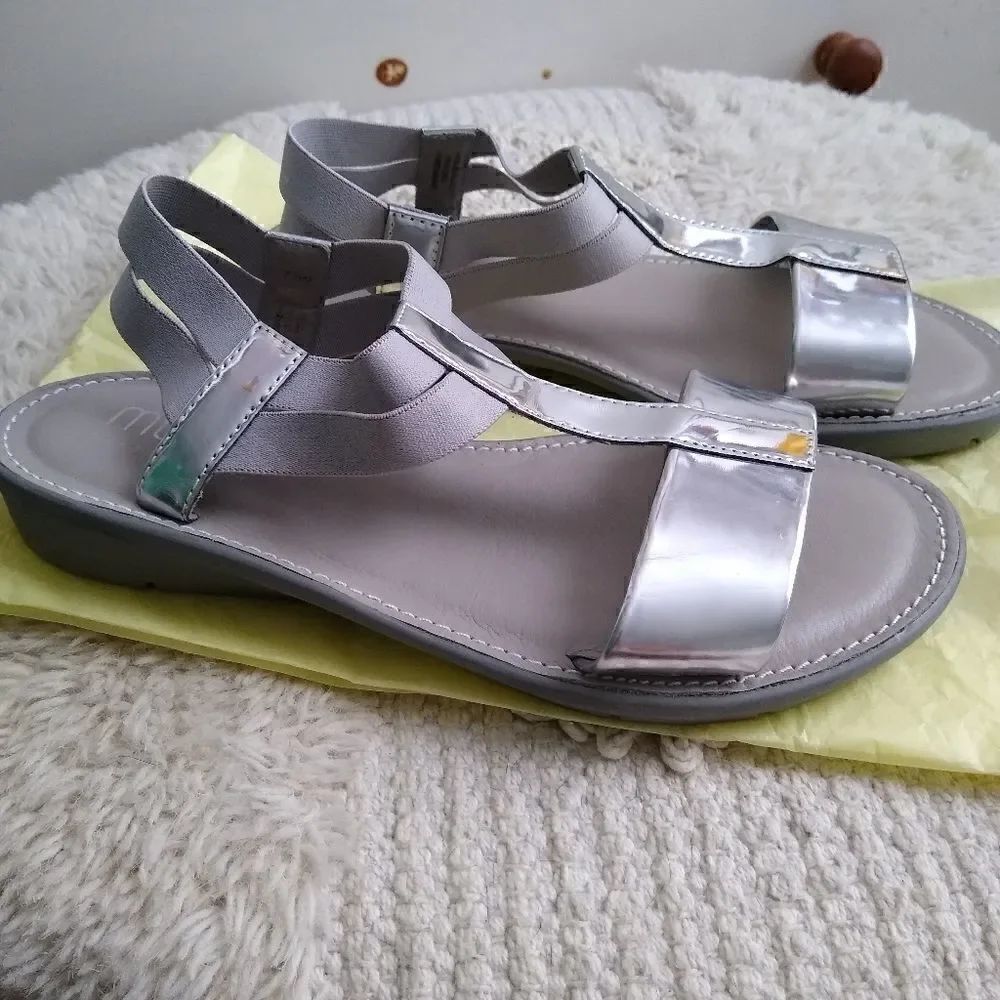 Munroe 7W silver patent leather sandals
